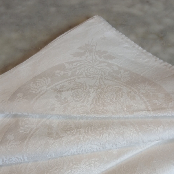 Vintage Set of 4 Elegant White Linen 22" Dinner Napkins - Picture 2 of 3